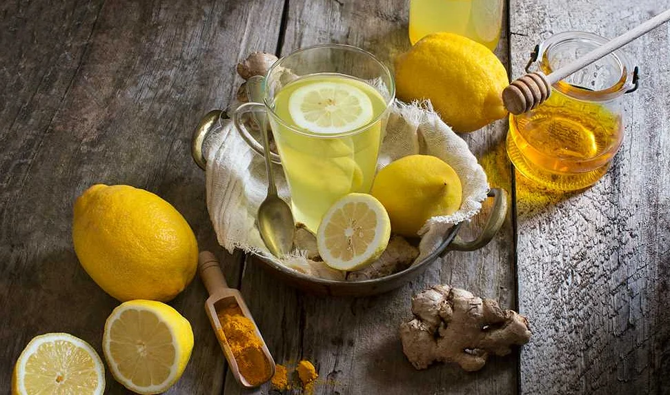 Напиток из корня имбиря и лимона