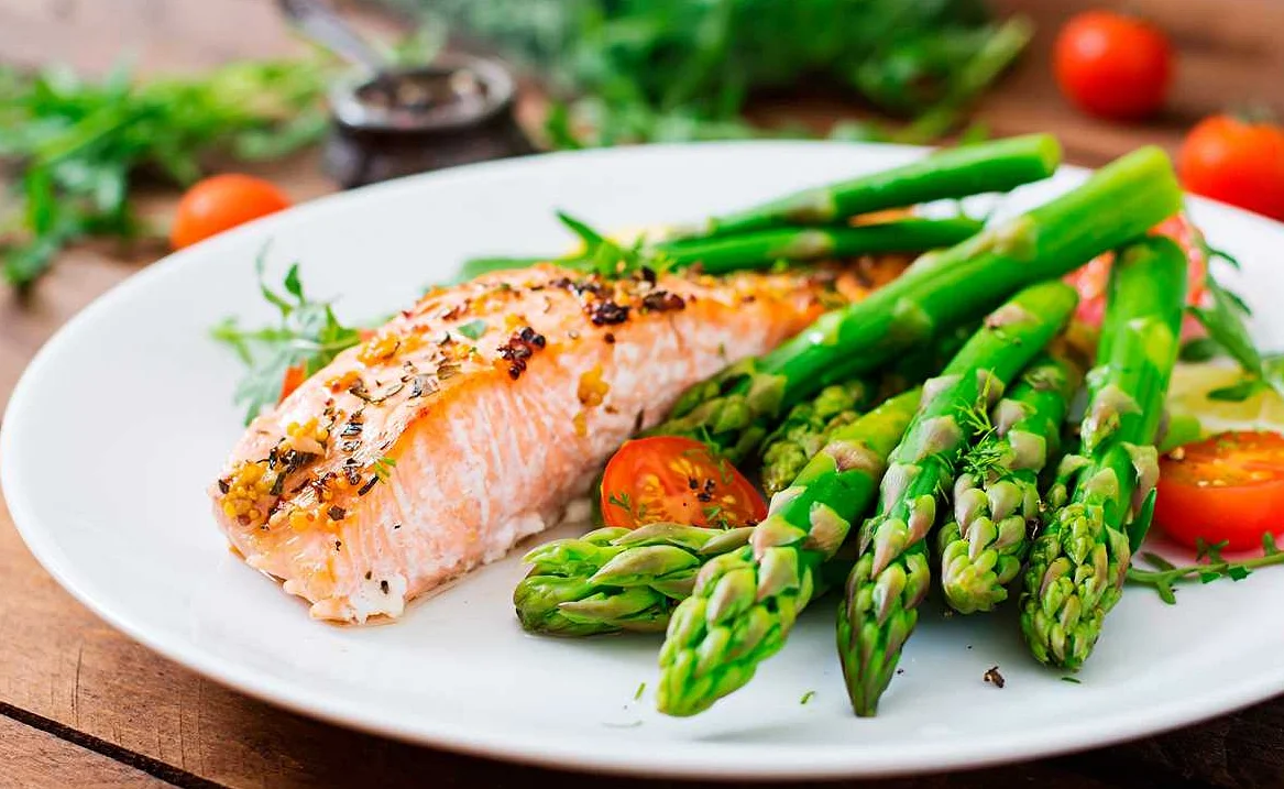 Мясо и рыба: где искать белок в безуглеводной диете?